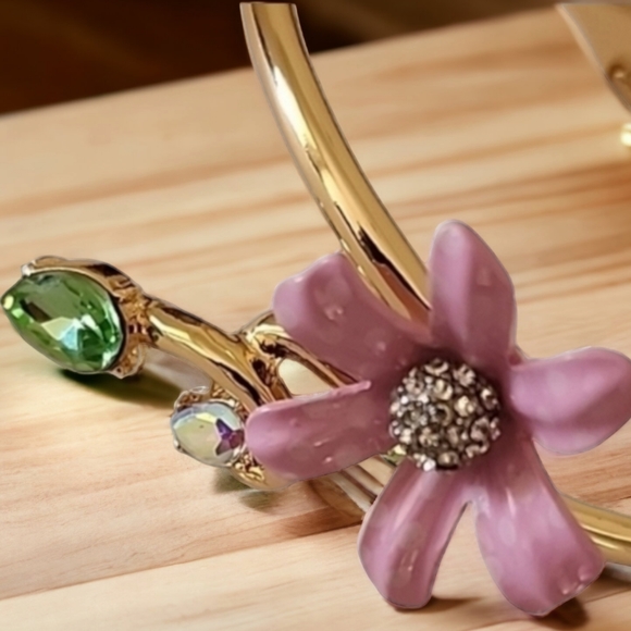 Betsey Johnson Daisy Aurora Borealis Clamper Spring Hinge Gold Bangle Bracelet - Picture 12 of 14